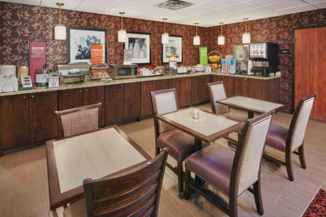 Hampton Inn East Пеория Екстериор снимка