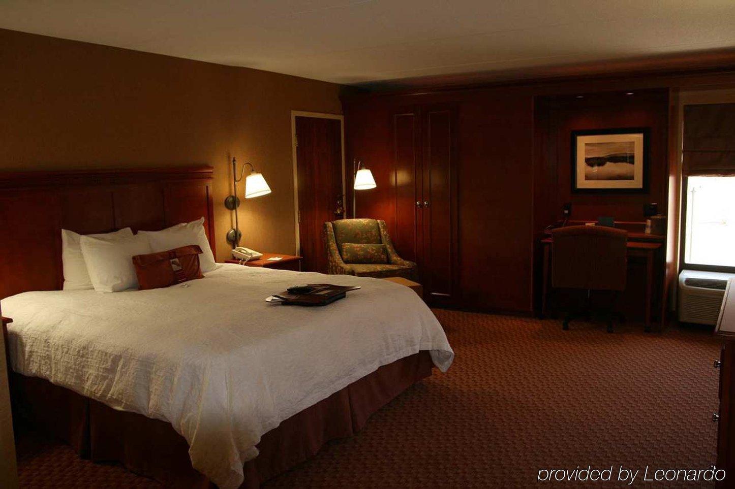 Hampton Inn East Пеория Екстериор снимка