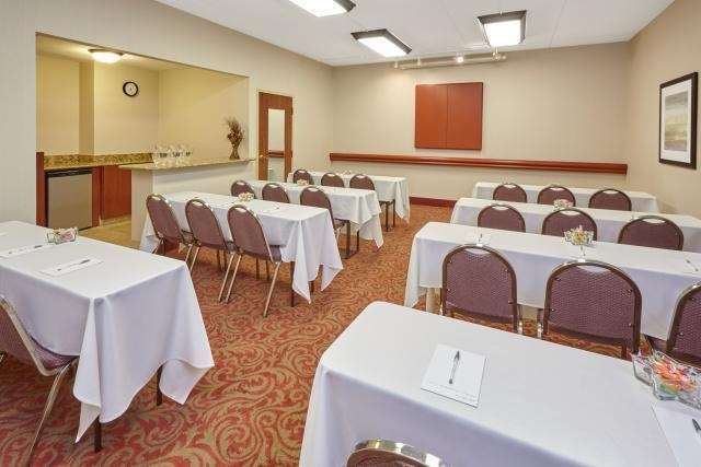Hampton Inn East Пеория Съоръжения снимка